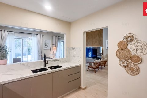 Снять в аренду таунхаус в Дубае: 2 спальни, 164.8м², № 85976 - фото 8