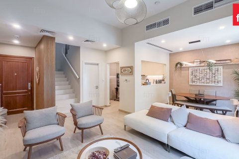 Снять в аренду таунхаус в Дубае: 2 спальни, 164.8м², № 85976 - фото 5