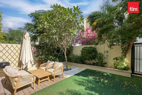 Снять в аренду таунхаус в Дубае: 2 спальни, 164.8м², № 85976 - фото 7