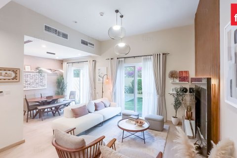 Снять в аренду таунхаус в Дубае: 2 спальни, 164.8м², № 85976 - фото 4