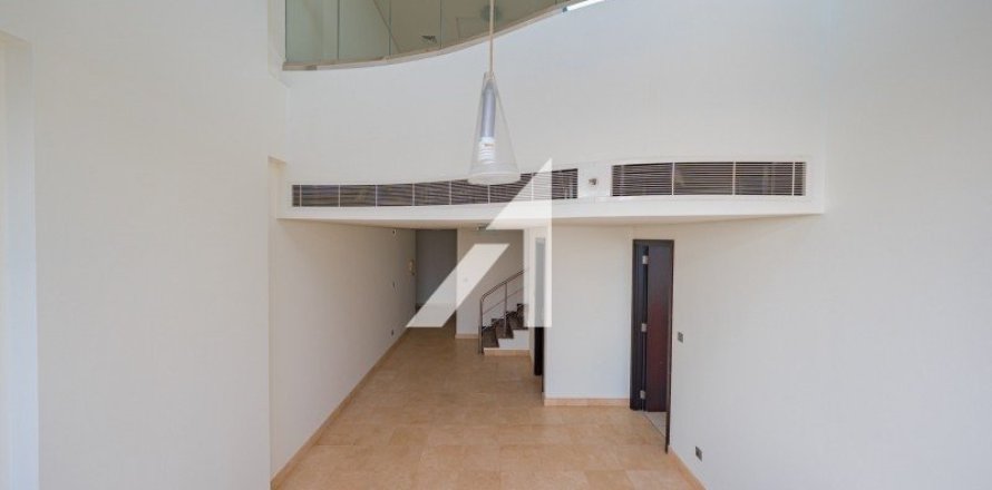 Квартира в Дубае, 2 спальни, 134.8м², № 3557