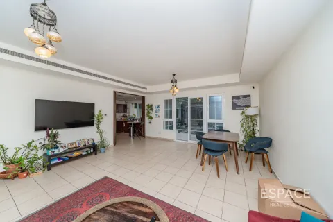 Снять в аренду виллу в Арабиан Ранчес, Дубай: 3 спальни, 228м², № 71370 - фото 3