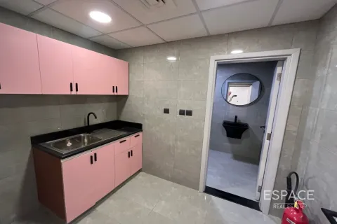 Office in Jumeirah Lake Towers, Dubai 104 sq.m. № 71372 - photo 8