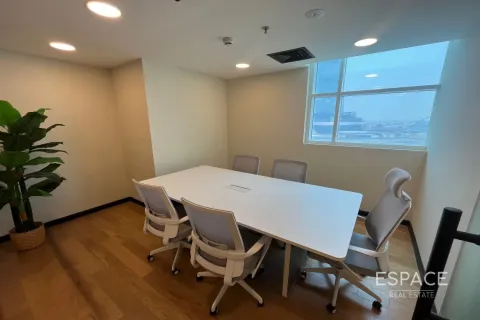 Office in Jumeirah Lake Towers, Dubai 104 sq.m. № 71372 - photo 5