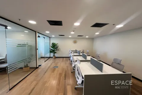 Office in Jumeirah Lake Towers, Dubai 104 sq.m. № 71372 - photo 2