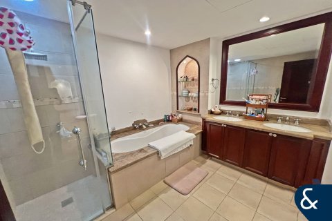 Снять в аренду квартиру в Kamoon, Old Town, Дубай: 2 спальни, 135м², № 91501 - фото 6