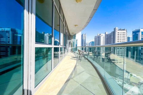 Apartment in Barsha Heights (Tecom), Dubai 2 bedrooms, 121 sq.m. № 15230 - photo 10