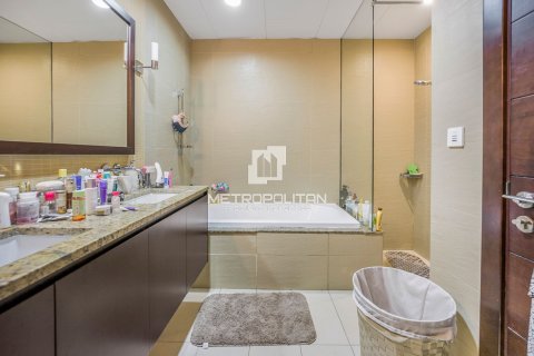 Appartement à Tiara Residences, Palm Jumeirah, Dubai, 2 chambres, 156 m², № 15840 - photo 13