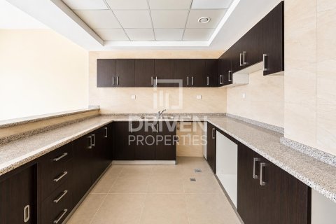 Villa in Dubai Land, Dubai 4 bedrooms, 414.44 sq.m. № 135899 - photo 4