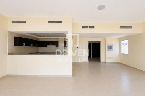 Villa in Dubai Land, Dubai 4 bedrooms, 414.44 sq.m. № 135899 - photo 3