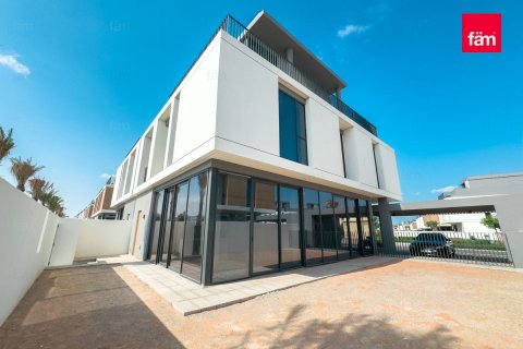 Вилла в Дубае, 4 спальни, 302.5м², № 89274