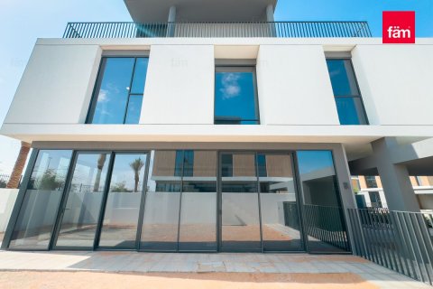 Снять в аренду виллу в Дубае: 4 спальни, 302.5м², № 89274 - фото 3