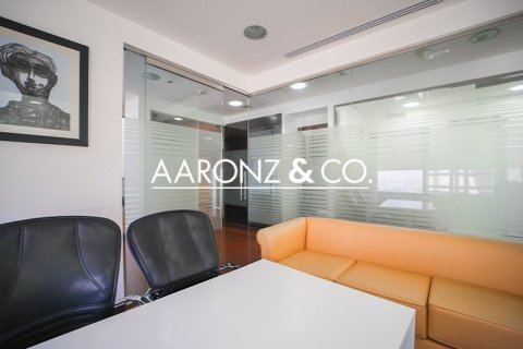 Office in Jumeirah Lake Towers, Dubai 137 sq.m. № 58496 - photo 5
