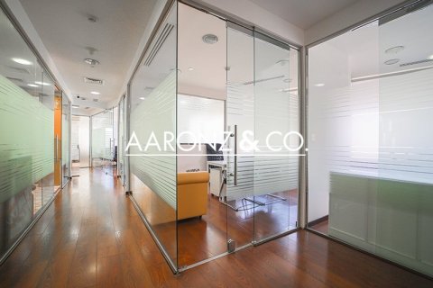 Office in Jumeirah Lake Towers, Dubai 137 sq.m. № 58496 - photo 2