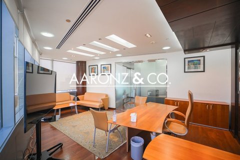 Office in Jumeirah Lake Towers, Dubai 137 sq.m. № 58496 - photo 3