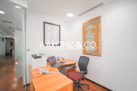 Office in Jumeirah Lake Towers, Dubai 137 sq.m. № 58496 - photo 8
