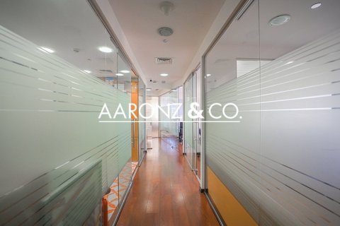 Office in Jumeirah Lake Towers, Dubai 137 sq.m. № 58496 - photo 4