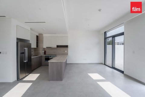 Снять в аренду таунхаус в Дубае: 4 спальни, 246.8м², № 67537 - фото 3