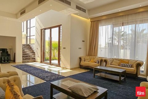 Villa in Dubai 4 bedrooms, 1356.4 sq.m. № 67545 - photo 1