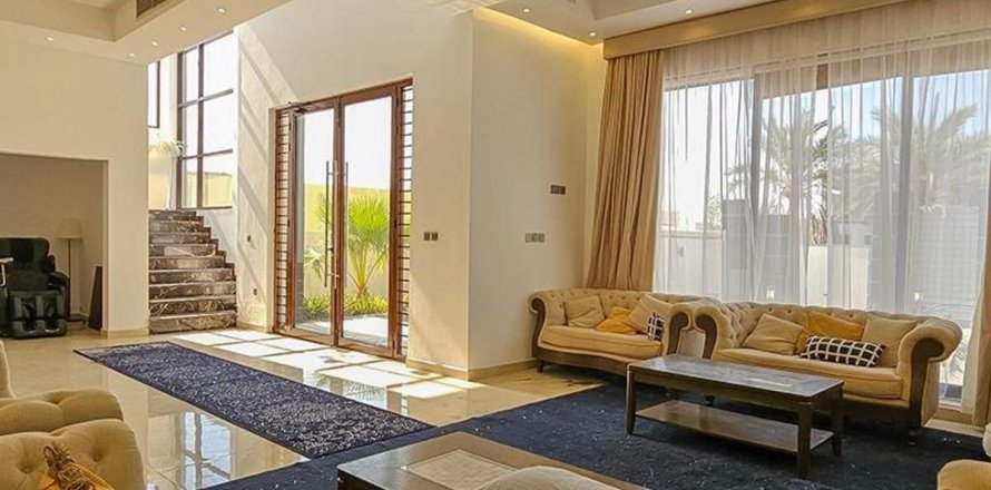 Villa in Dubai 4 bedrooms, 1356.4 sq.m. № 67545
