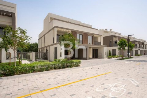 Снять в аренду виллу в Tilal Al Ghaf, Дубай: 4 спальни, 316м², № 22078 - фото 24