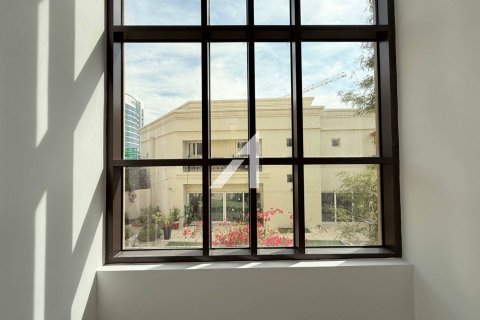 Снять в аренду виллу в Аль-Барше, Дубай: 6 спален, 471м², № 89790 - фото 19