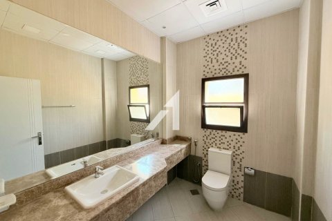 Снять в аренду виллу в Аль-Барше, Дубай: 6 спален, 471м², № 89790 - фото 20