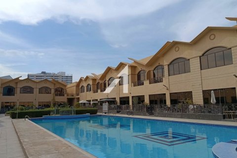 Снять в аренду виллу в Аль-Барше, Дубай: 6 спален, 471м², № 89790 - фото 26