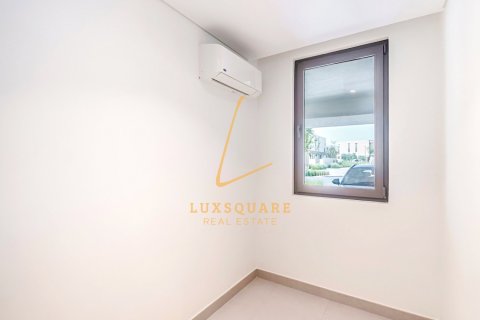 Снять в аренду виллу в Tilal Al Ghaf, Дубай: 3 спальни, 141м², № 89804 - фото 21