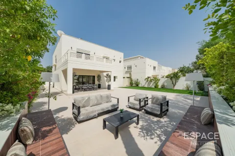 Villa à Meadows, Dubai, 4 chambres, 373 m², № 71163 - photo 1