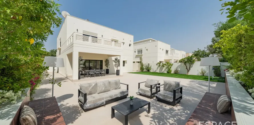 Villa à Meadows, Dubai, 4 chambres, 373 m², № 71163