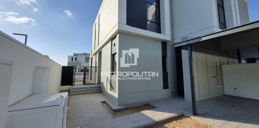 Adosado en Al Furjan, Dubai, 4 dormitorios, 358 m², № 14863