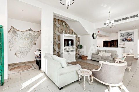 Villa in Jumeirah Village Circle, Dubai 4 bedrooms, 352 sq.m. № 111661 - photo 24