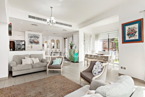 Villa in Jumeirah Village Circle, Dubai 4 bedrooms, 352 sq.m. № 111661 - photo 23