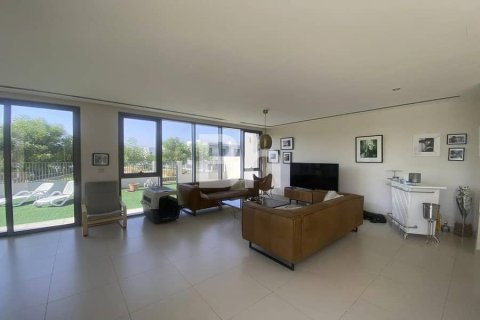 Снять в аренду виллу в Дубай Хилс Эстейт, Дубай: 4 спальни, 440м², № 24229 - фото 6