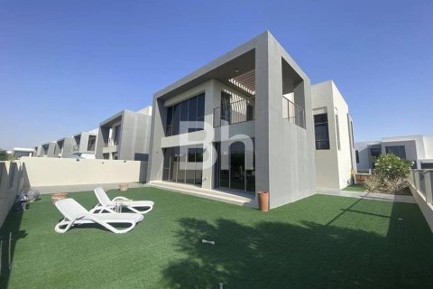 Снять в аренду виллу в Дубай Хилс Эстейт, Дубай: 4 спальни, 440м², № 24229 - фото 10