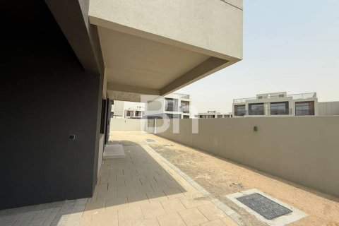 Villa in Dubai South (Dubai World Central), Dubai 4 bedrooms, 307 sq.m. № 56687 - photo 14