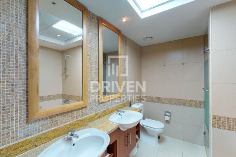 Apartment in The Views, Dubai 2 bedrooms, 119 sq.m. № 19911 - photo 9