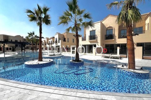 Adosado en Jumeirah Golf Estates, Dubai, 3 dormitorios, 204 m², № 46410 - foto 11
