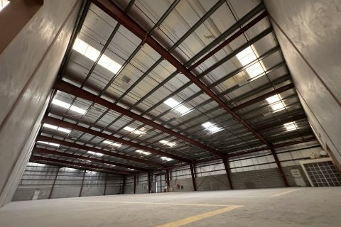 Almacén en Dubai Investment Park, Dubai, 780.4 m², № 5030 - foto 1