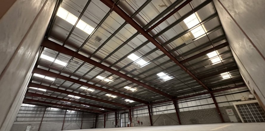 Almacén en Dubai Investment Park, Dubai, 780.4 m², № 5030