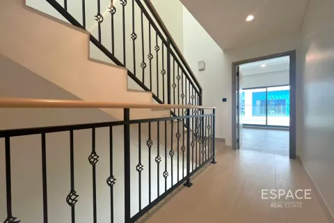 Tienda en Damac Lagoons, Dubai, 4 dormitorios, 207 m², № 62115 - foto 4