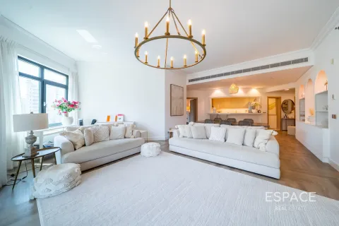 Снять в аренду квартиру в Пальме Джумейре, Дубай: 3 спальни, 206м², № 62114 - фото 3