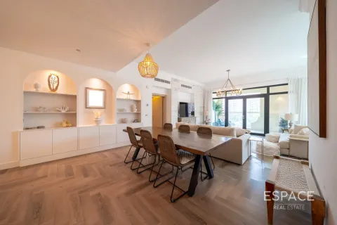 Снять в аренду квартиру в Пальме Джумейре, Дубай: 3 спальни, 206м², № 62114 - фото 1
