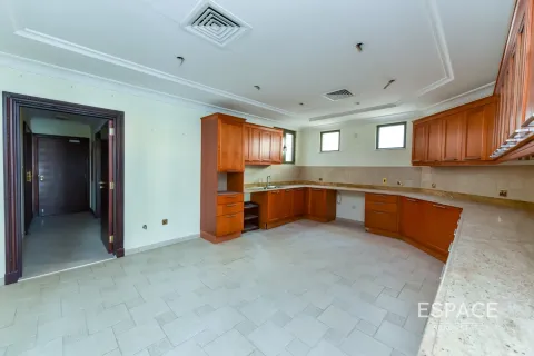 Снять в аренду виллу в Пальме Джумейре, Дубай: 4 спальни, 465м², № 62113 - фото 4
