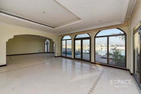 Снять в аренду виллу в Пальме Джумейре, Дубай: 4 спальни, 465м², № 62113 - фото 6