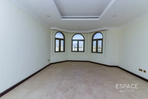Снять в аренду виллу в Пальме Джумейре, Дубай: 4 спальни, 465м², № 62113 - фото 17