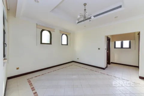Снять в аренду виллу в Пальме Джумейре, Дубай: 4 спальни, 465м², № 62113 - фото 9