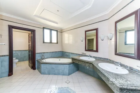 Снять в аренду виллу в Пальме Джумейре, Дубай: 4 спальни, 465м², № 62113 - фото 19