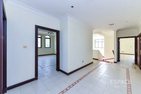 Снять в аренду виллу в Пальме Джумейре, Дубай: 4 спальни, 465м², № 62113 - фото 13